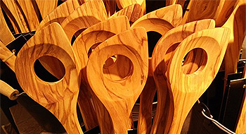 Handarbeit aus Olivenholz